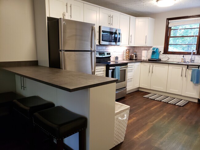 Building Photo - 2345 Macon Dr SW