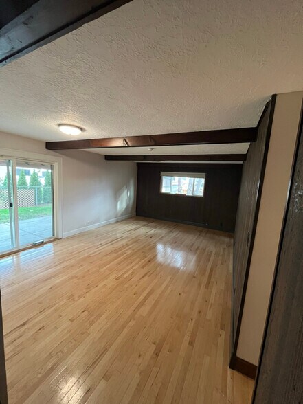 Building Photo - 18320 Dickerson Ln