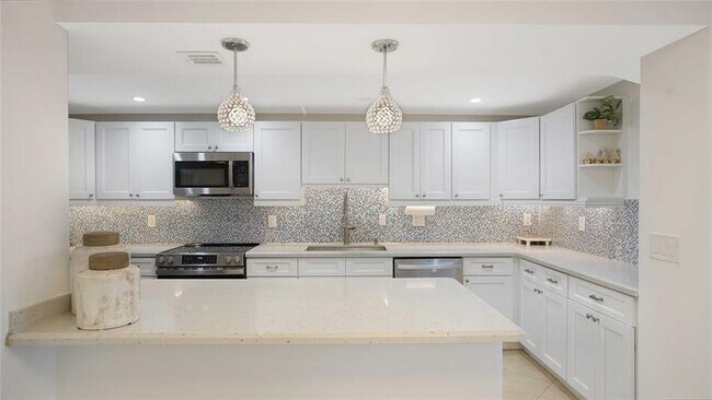 Building Photo - 3430 Galt Ocean Dr