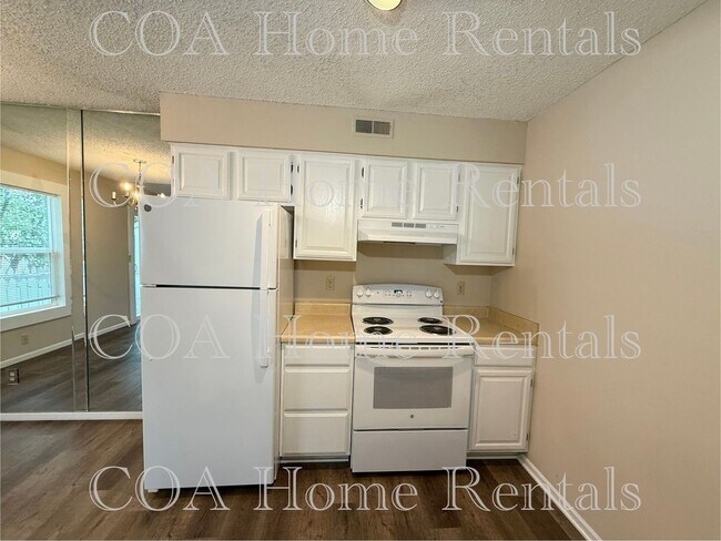 Building Photo - South East side Apartment
