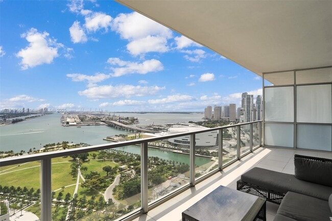 Primary Photo - 1100 Biscayne Blvd