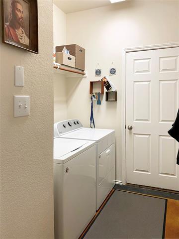 Building Photo - 724 Red Elm Ln