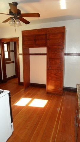 Building Photo - Charming craftsman home located in the hig...