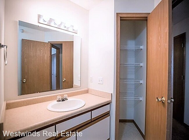 Building Photo - 2 br, 1 bath House - 2536 Rushmore Drive