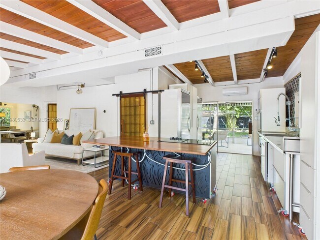 Building Photo - 1632 SW 28th Ave