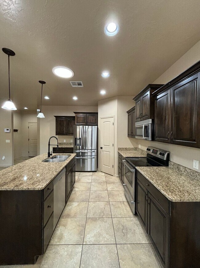 Building Photo - Beautiful Home In Cottam Fields!