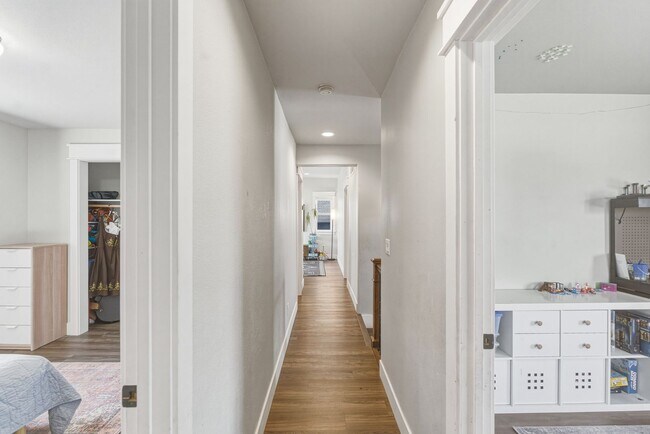 Building Photo - Bright & Spacious 4-Bedroom Haven Just Minutes from Leavenworth Village