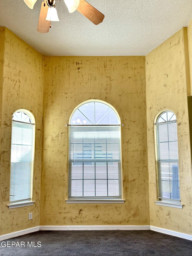 Building Photo - 12374 Paseo Lindo Dr