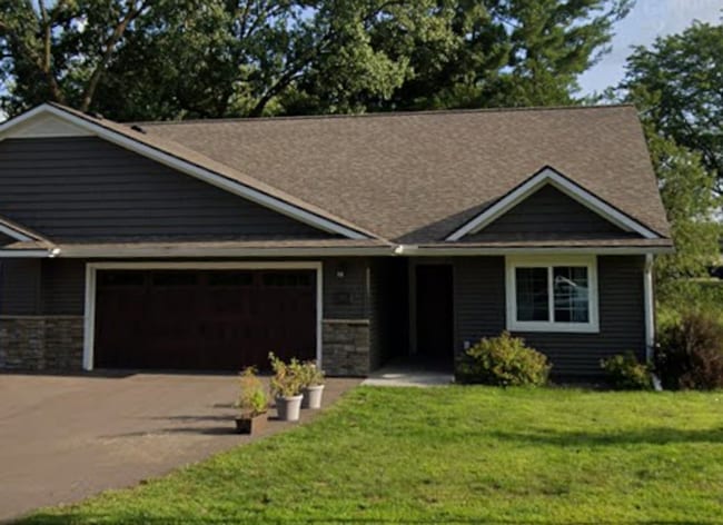 Building Photo - 971 Daisy Ln