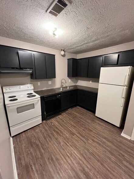 Building Photo - 2719 Sprucewood