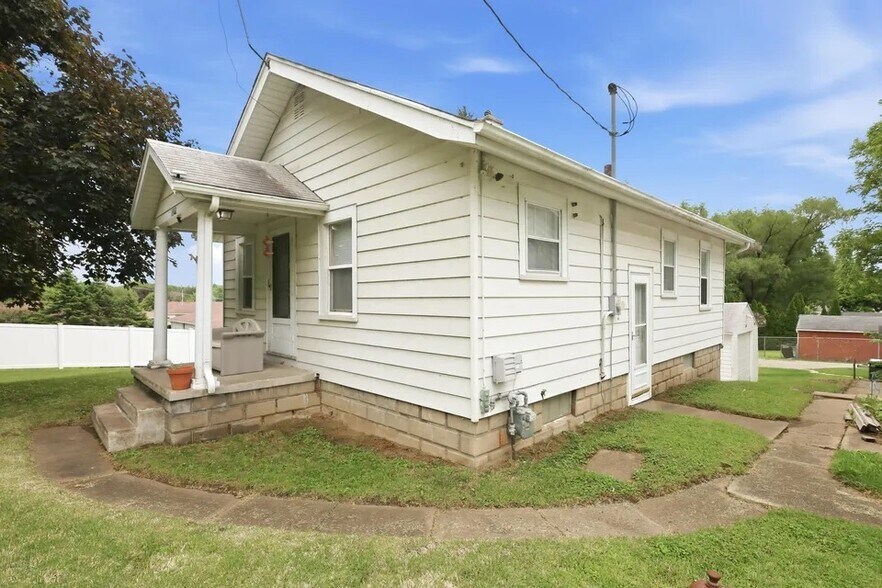 Building Photo - 1302 38th Avenue Dr