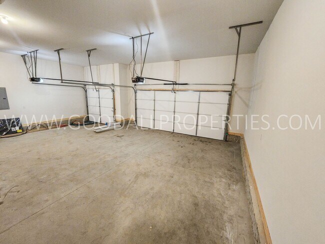 Building Photo - Brand New 4 Bedroom, 3 Bath 3 car garage Home in Waukee with a 3-Car Garage