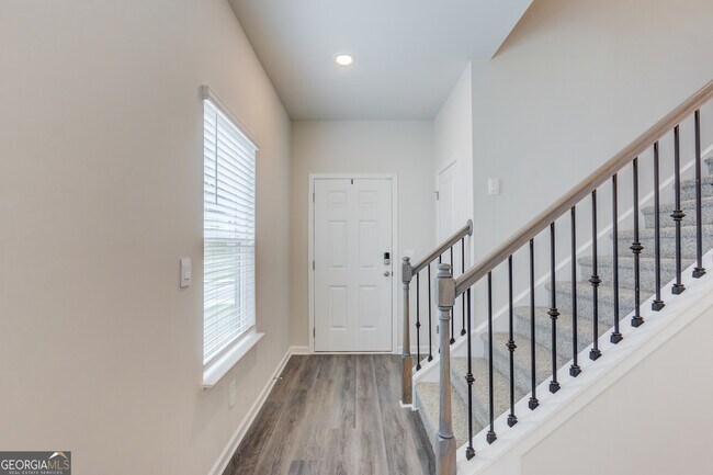 Building Photo - 1325 Lyon Wy Dr