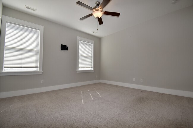 Building Photo - 724 Waterscape Ct