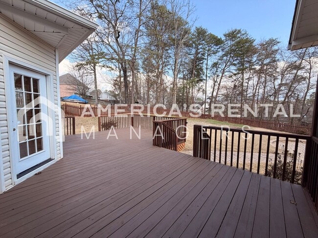 Building Photo - JUST LISTED - Spacious Five Bedroom Residence in Meadowbrook!