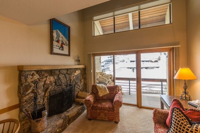 Building Photo - 2 bedroom/2 bathroom condo in Mount Crested Butte