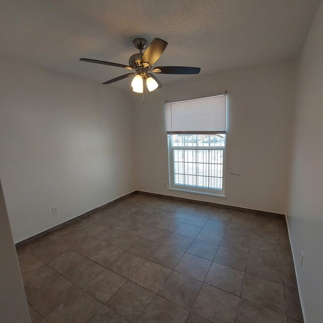 Building Photo - Welcome Home ! 3 bedroom 1.5 bath rental -...