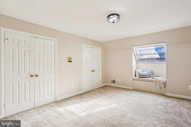 Building Photo - 9939 Bentcross Dr