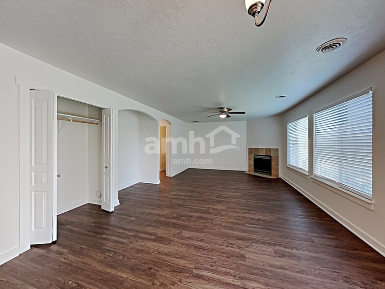 Building Photo - 6012 S Sea Breeze Way