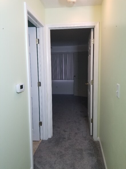 Building Photo - 400 Lakeview Dr