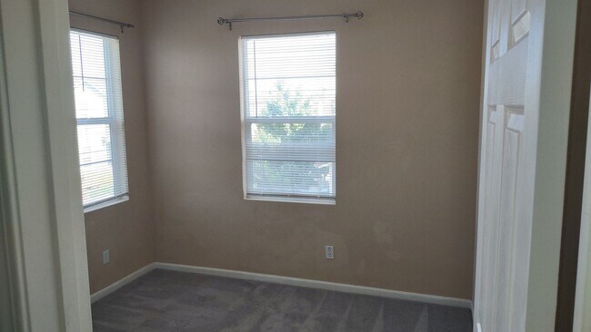 Building Photo - 8450 Crystal Walk Cir