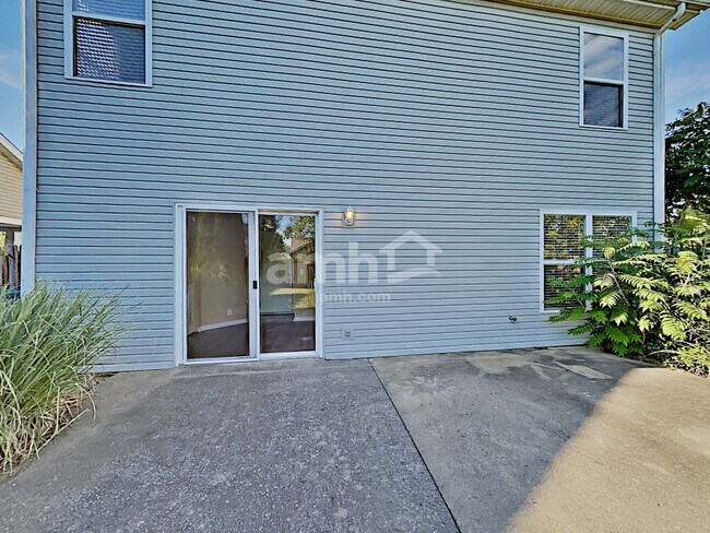 Building Photo - 2901 Summer Hollow Ct