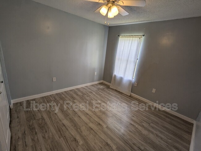 Building Photo - 600 Thornwood Way