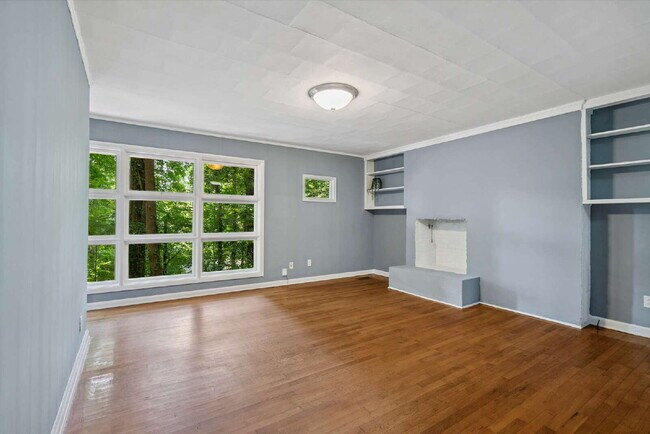 Building Photo - Charming 2-Bed Home with Gleaming Hardwood...