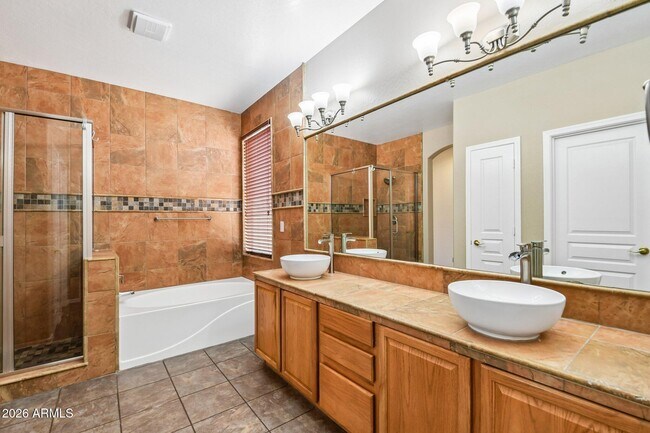 Building Photo - 2801 E Lindrick Dr