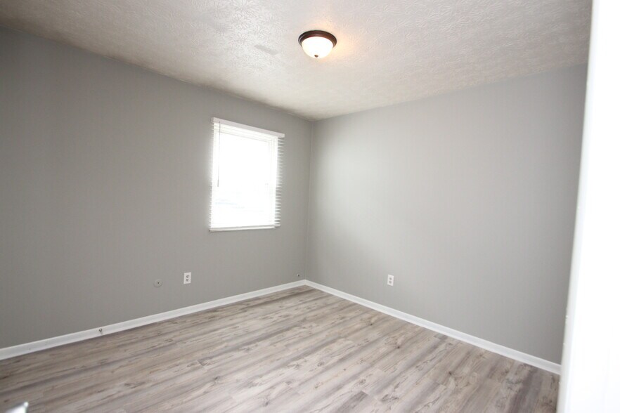Building Photo - 315 Forest St