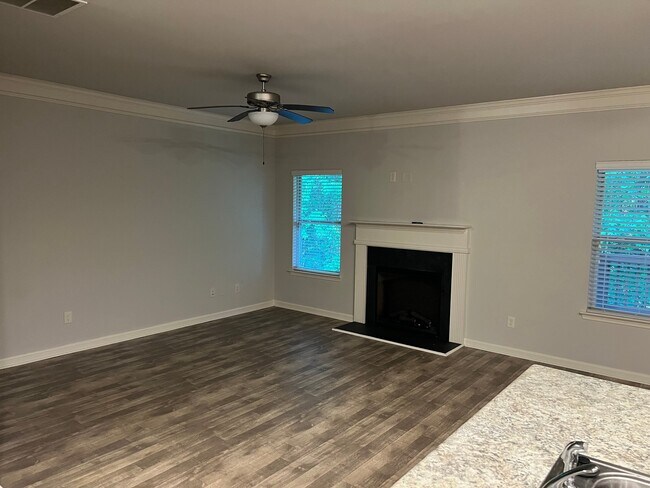 Building Photo - 229 Turtle Creek Dr