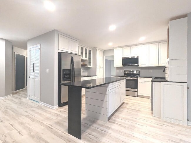 Building Photo - 21719 W Knollwood Dr