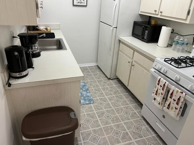 Building Photo - 1700 SW 16th Ct