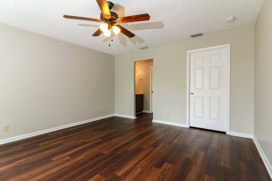 Building Photo - 138 Dove Cir
