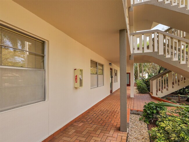 Building Photo - 3405 Bimini Ln