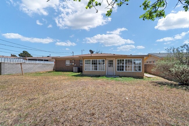 Building Photo - 1311 E 52nd St