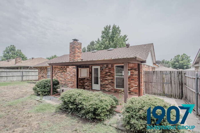 Building Photo - Beautiful 3-Bedroom Home in Yukon - Availa...