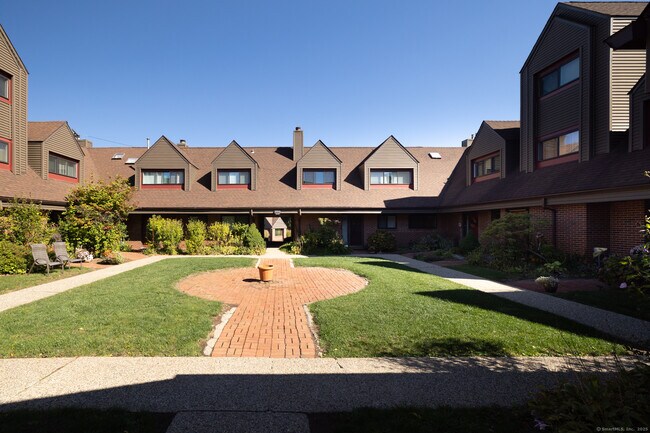 Primary Photo - 206 Montoya Dr