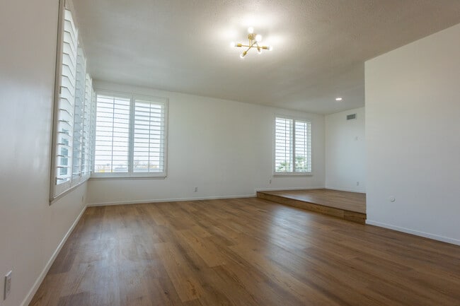 Building Photo - 1855 Alpha St