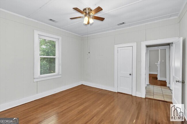 Building Photo - 1926 Howard Ave