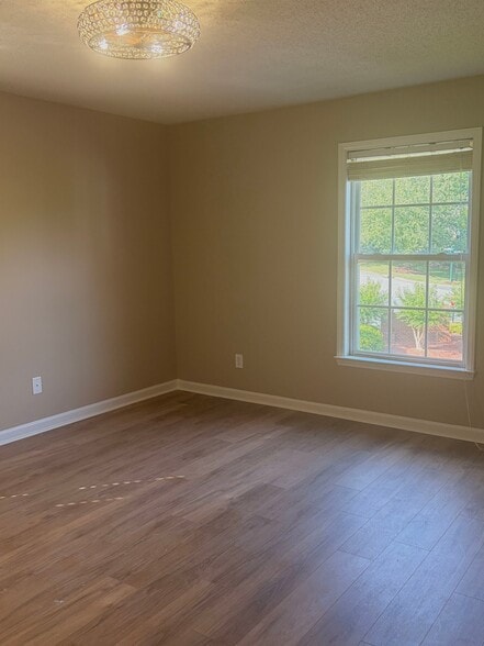 Building Photo - 631 Mill Pond Ct