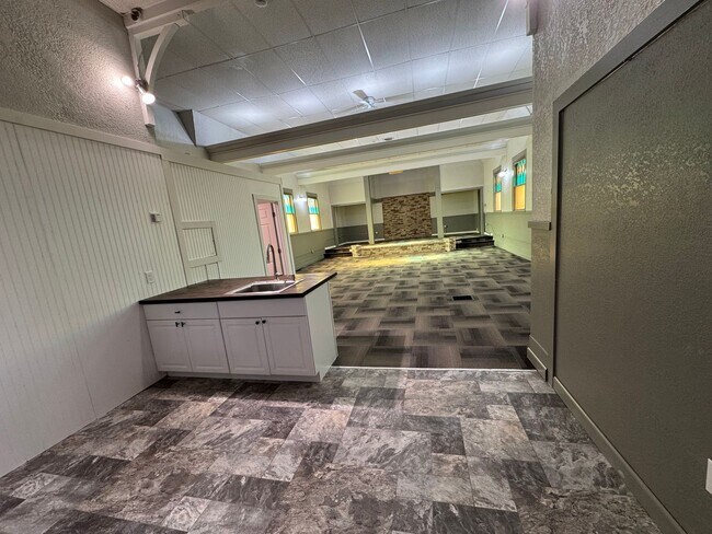 Building Photo - 2nd &amp; Diamond