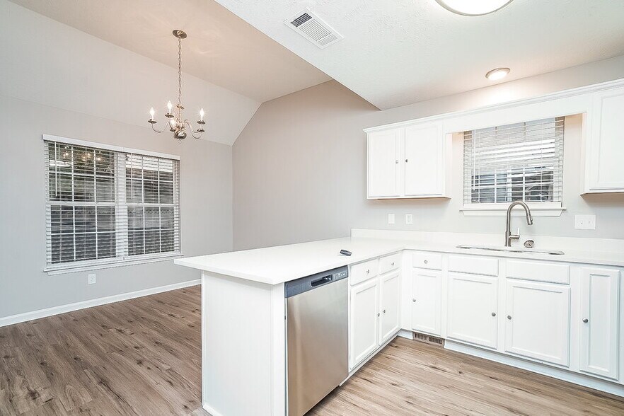 Building Photo - 152 Dreville Dr