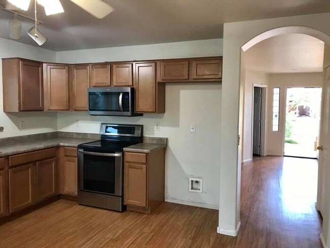 Building Photo - 3-bed plus den or 4-bedroom in San Tan Valley