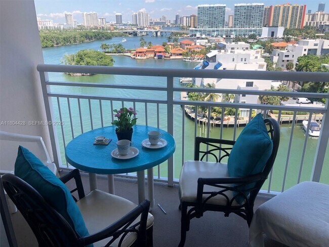 Primary Photo - 400 Kings Point Dr