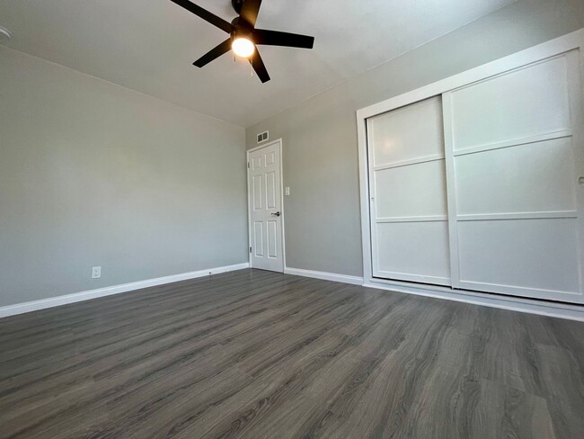 Building Photo - Remodeled 3 Bedroom + 2 Bath Property in R...