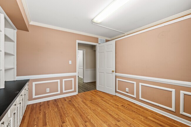 Building Photo - Plymouth