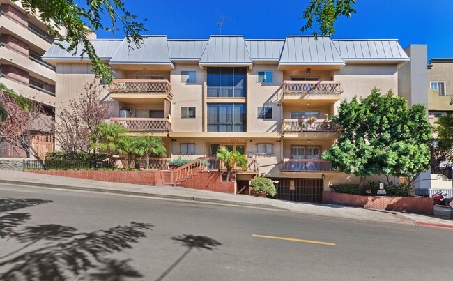 Building Photo - 1734 N Fuller Ave