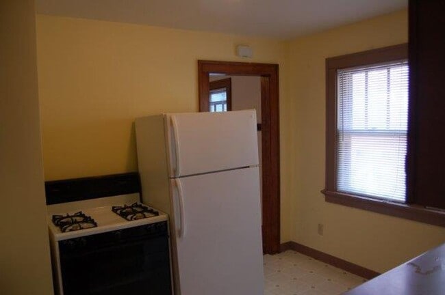 Building Photo - 205 N Few St