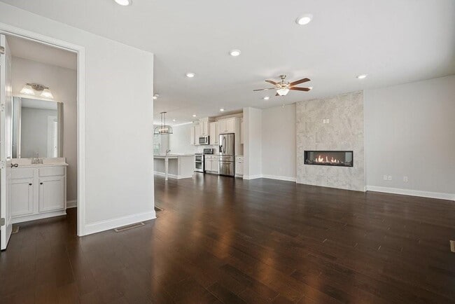 Building Photo - 4240 Hickory Pne Aly